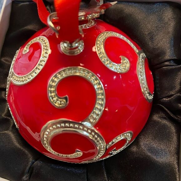 EUC Pandora Christmas Spectacular Radio City Rockettes ornament with Charm - Picture 3 of 9